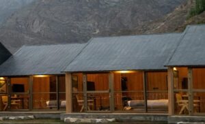 Room with Glass Front (SR-32)